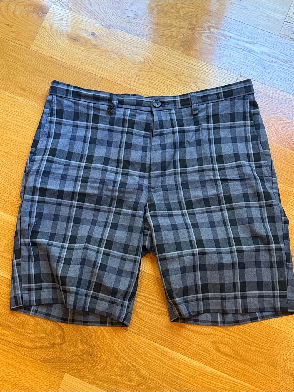 Men's Plaid Flat Front Shorts in Gray golf cool 18 waist 36